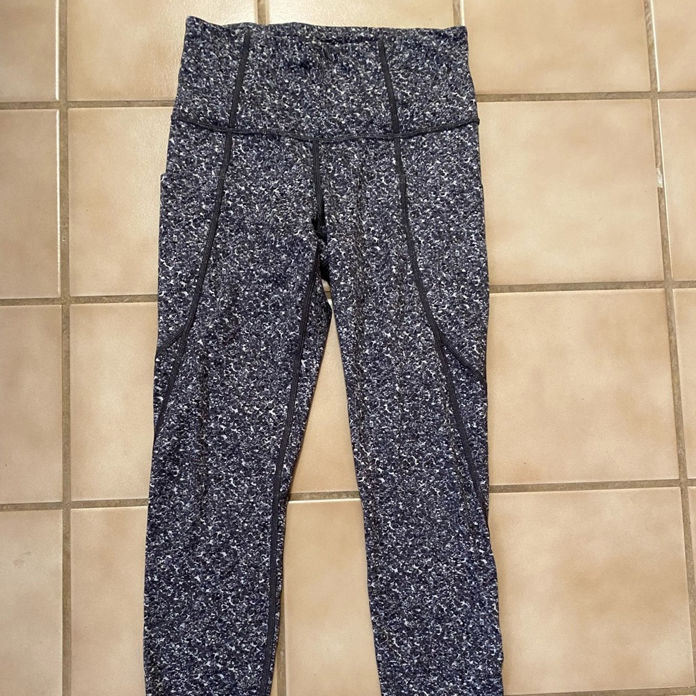 Athleta Salutation Stash Pocket Tight 7/8 XS